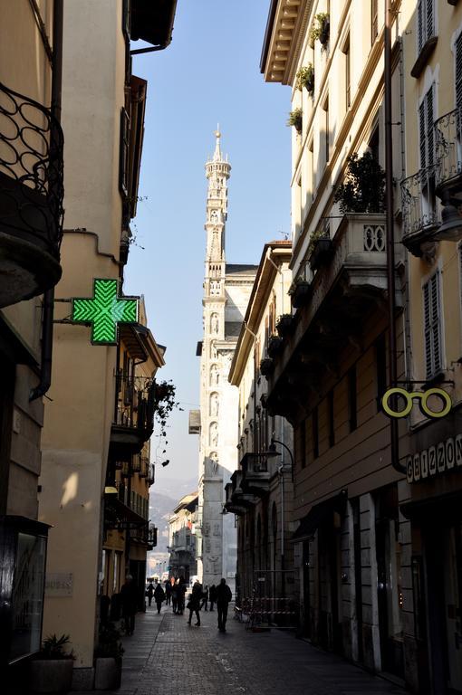 Charming Como - Apartment Downtown In The Pedestrian Area With 2 Double Bedrooms And 2 Complete Bathrooms A Spacious Living Room And Full Equipped Kitchen 外观 照片