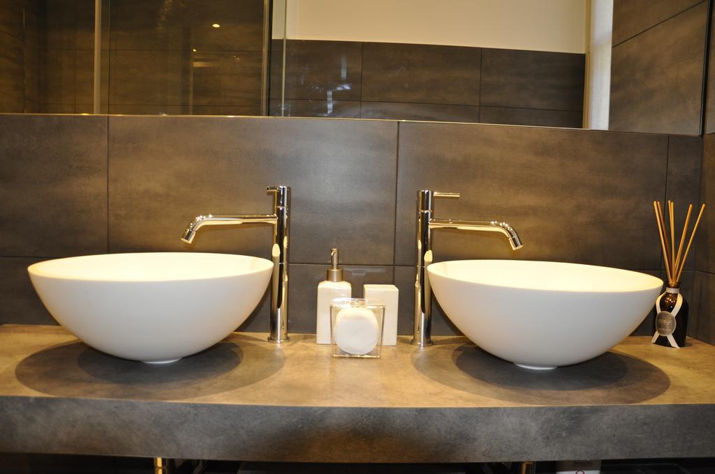 Charming Como - Apartment Downtown In The Pedestrian Area With 2 Double Bedrooms And 2 Complete Bathrooms A Spacious Living Room And Full Equipped Kitchen 外观 照片