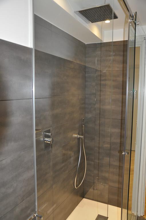 Charming Como - Apartment Downtown In The Pedestrian Area With 2 Double Bedrooms And 2 Complete Bathrooms A Spacious Living Room And Full Equipped Kitchen 外观 照片