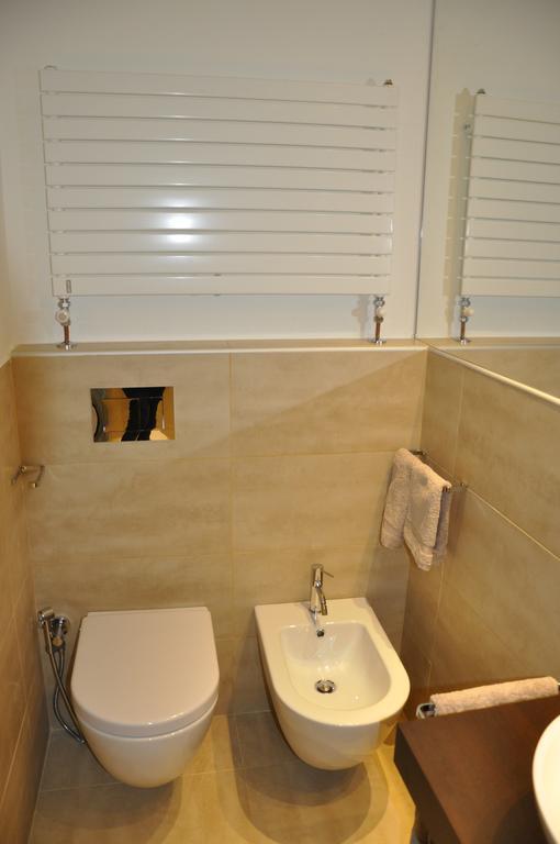 Charming Como - Apartment Downtown In The Pedestrian Area With 2 Double Bedrooms And 2 Complete Bathrooms A Spacious Living Room And Full Equipped Kitchen 外观 照片