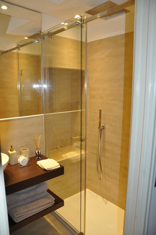 Charming Como - Apartment Downtown In The Pedestrian Area With 2 Double Bedrooms And 2 Complete Bathrooms A Spacious Living Room And Full Equipped Kitchen 外观 照片